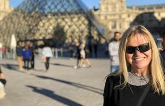 Woman at Louvre in Paris